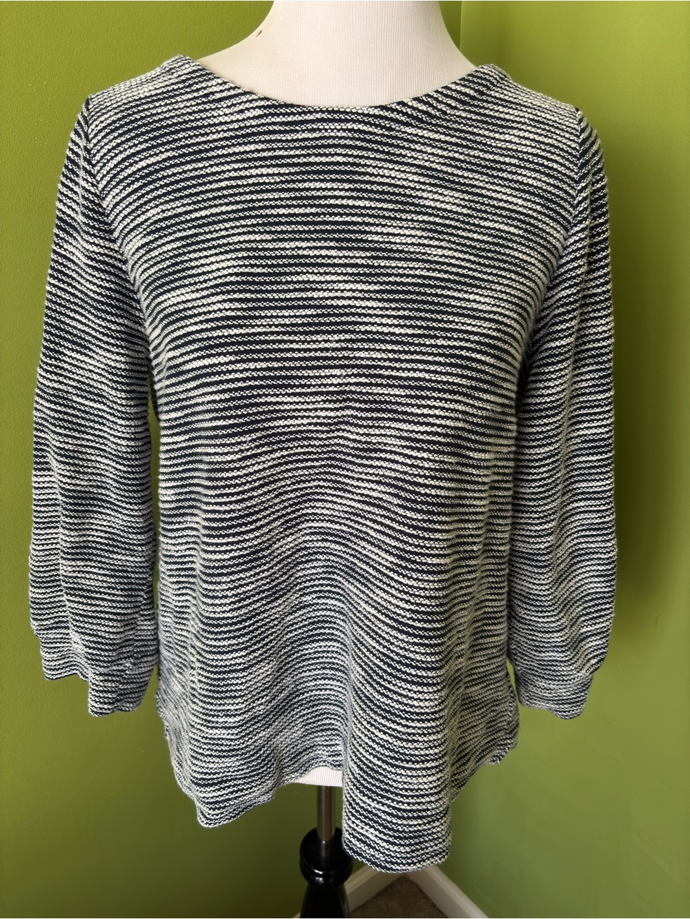J.Jill Textured Navy and White 3/4 Sleeve Top